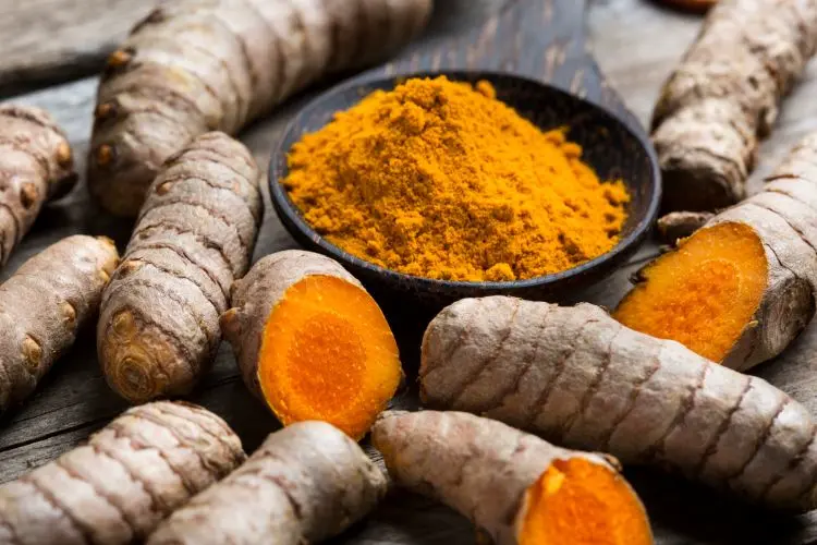 Curcuma, épice orange connue pour ses bienfaits