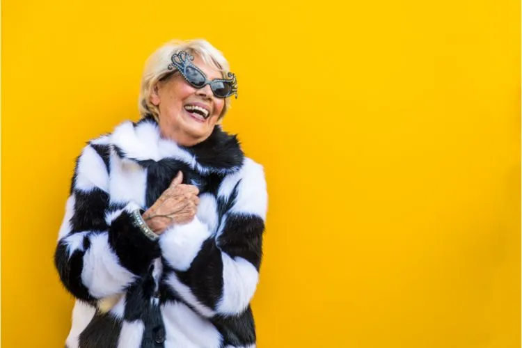 Idée de tenue chic/choc, avec des lunettes extravagante