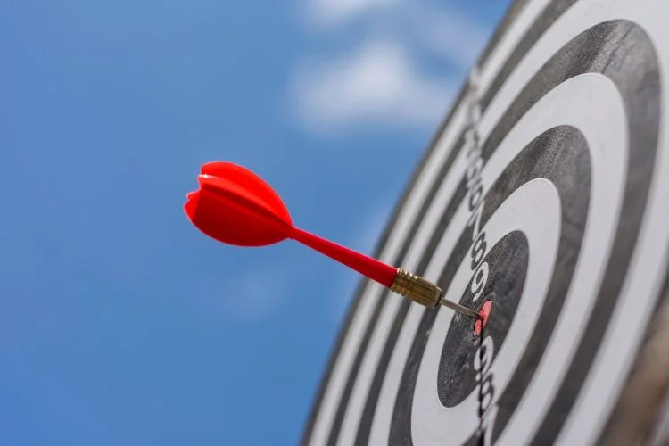 Une fléchette qui touche sa cible pour montrer qu'on a réussi.